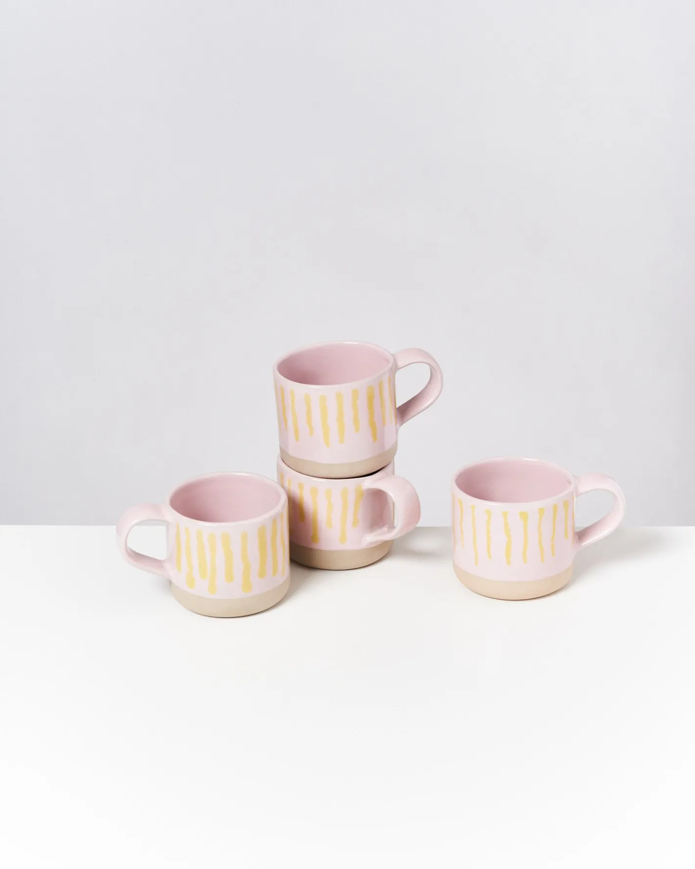 Motel a Miio Tassen-Sets^NÒDOA - Set Of 4 Mugs Pink Yellow Striped