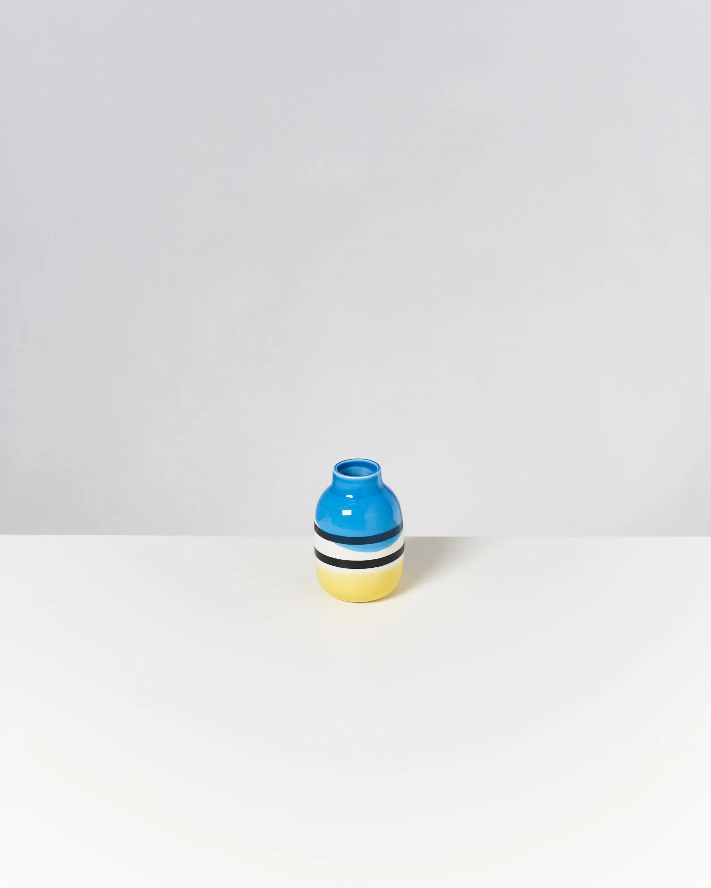 Motel a Miio Kleine Vasen^Nuno Vase S - Black & White Striped With Blue